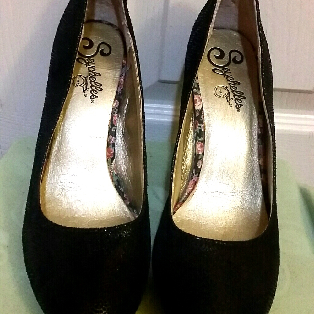 Seychelles black patterned pump